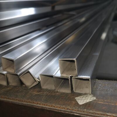 0.6mm-3.5mm سمك المرآة السطح الساتين 201 304 316 الدرجة 30mmx30mm الصلب المقاوم للصدأ الأنبوب المربع غير المقاوم للصدأ