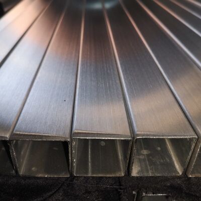 SUS 201 304 316 مرآة ساتين انتهى الأنبوب غير المقاوم للصدأ لحام 0.7mm-3.5mm سمك أنبوب مربع من الفولاذ المقاوم للصدأ 40mmx40mm
